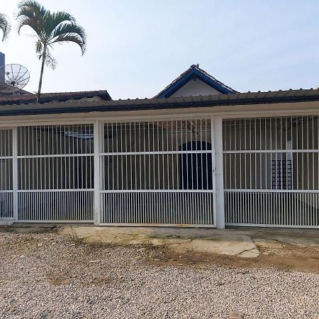 ウバトゥバ 0005.04 - Maranduba - Casa - 3 Dorm - 14 Pess - 3 Quadras Do Mar - Piscina Coletiva - Wifi - Ar Condicionadoヴィラ エクステリア 写真
