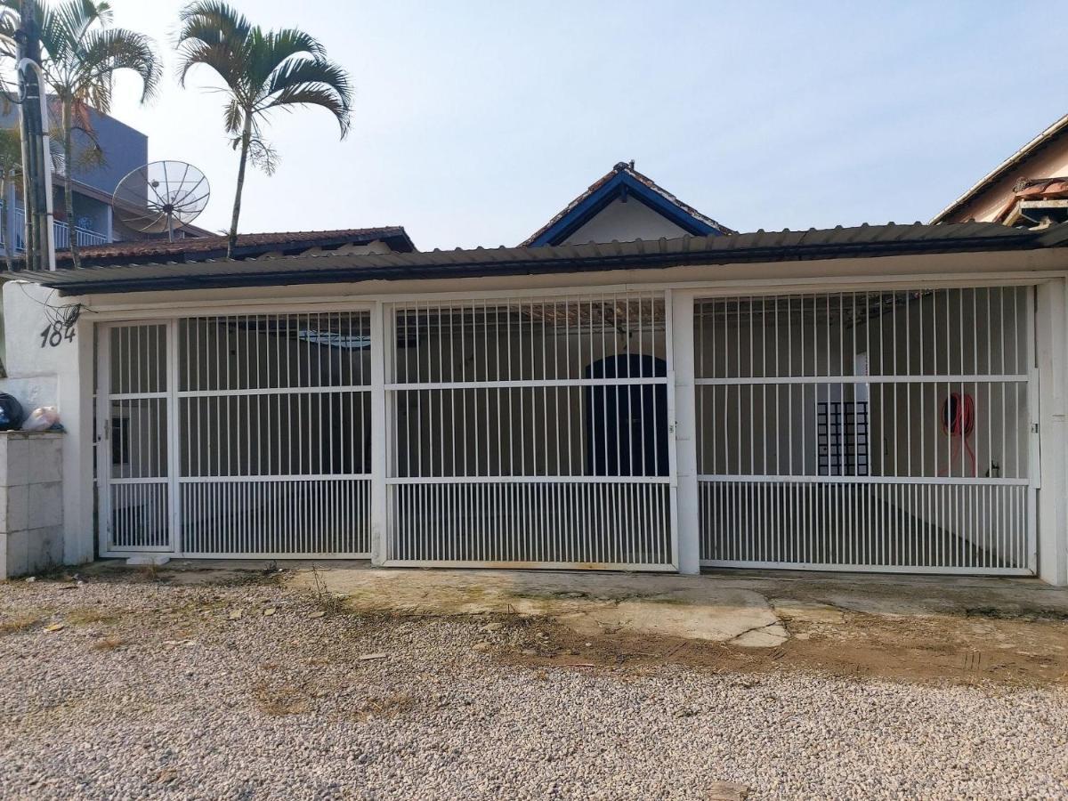 ウバトゥバ 0005.04 - Maranduba - Casa - 3 Dorm - 14 Pess - 3 Quadras Do Mar - Piscina Coletiva - Wifi - Ar Condicionadoヴィラ エクステリア 写真